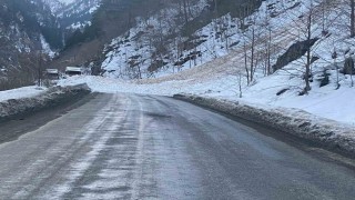 Trabzon-Bayburt karayolunda çığ