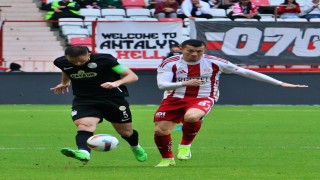 Trendyol Süper Lig: Antalyaspor: 0 - Çaykur Rizespor: 0 (İlk yarı)