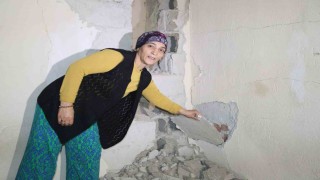 Tünel inşaatı devam eden mahallede, evlerde oluşan derin çatlaklar vatandaşı tedirgin ediyor