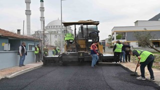 Turgut Özal Mahallesinin yollarını yeniliyor