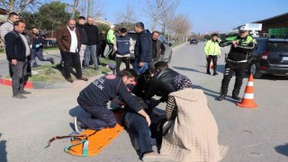 Turgutluda otomobil ile motosiklet çarpıştı: 2 yaralı