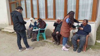Tuşba ekipleri köy köy gezerek sağlık hizmeti veriyor