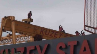 Tuzla tersanede grev: İşçiler kule vince çıktı