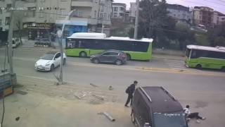 U dönüşü yapan Tesla sürücüsü faciaya sebep oluyordu