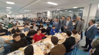 Uğurelli, yatılı öğrencilerle iftarda buluştu