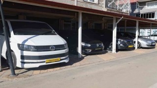Ülkelerinde yeni bir hayat kurmak için araçlarını satan Suriyeliler, araç piyasasını düşürmeye devam ediyorlar