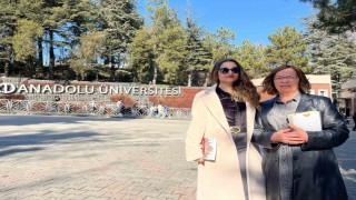 Üniversitede 40 yıl sonunda kızıyla birlikte öğrenci oldu