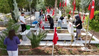 Üniversitelilerden bayram öncesi anlamlı hareket: Şehitlerimizin sayesinde bu güzel ülkede yaşıyoruz