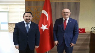 Uşak Kent Konseyinden Uşak Üniversitesi öğrencilere hediye çeki verildi