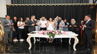 Uşakta Aile ve Gençlik Fonundan destek alan ilk çiftin nikahı kıyıldı