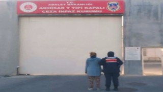 Uyuşturucu ticaretinden aranan kadın yakalandı