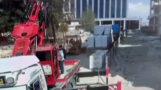 Üzerine gazbeton paleti düşen işçi hayatını kaybetti: Feci olay kamerada