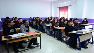 Vali Aktaş öğrencilerle bir araya geldi