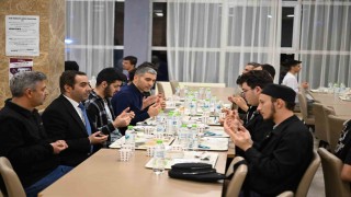 Vali Aktaş öğrencilerle sahurda bir araya geldi