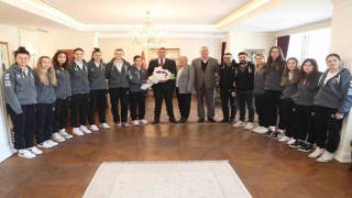 Vali Aslan, Düzce Atletik sporcularını ağırladı