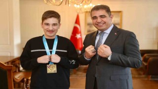 Vali Aslan, şampiyon Yasin Tekneciyi ağırladı