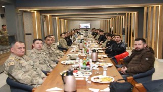 Vali Aydoğdu Mehmetçik ile sahur yaptı