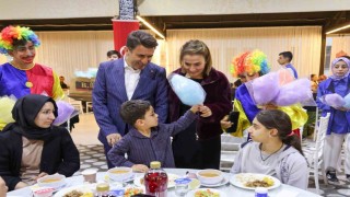 Vali Aygöl, çocuklarla yakından ilgilendi