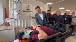 Vali Aygöl, otobüs kazası yaralılarını hastanede ziyaret etti