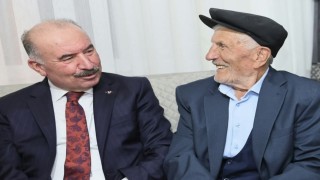 Vali Çalgandan 63 yıllık evli çifte ziyaret