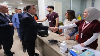 Vali Eldivan, hastanede tedavi gören hastaları ziyaret etti