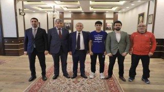 Vali Hatipoğlu, başarılı sporcuları ağırladı