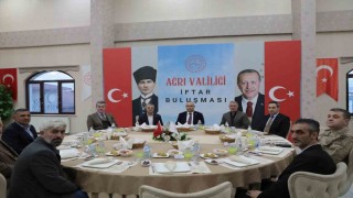 Vali Koç, muhtarlarla iftar sofrasında bir araya geldi