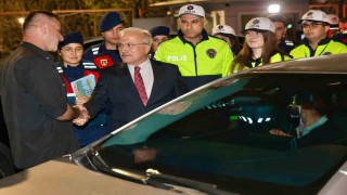 Vali Kumbuzoğlu, tedbirleri yerinde inceledi, vatandaşların bayramını kutladı