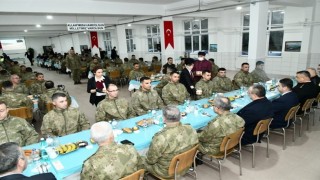 Vali Soytürk ve 1. Ordu Komutanı Orgeneral Tokel Mehmetçik ile iftar yaptı
