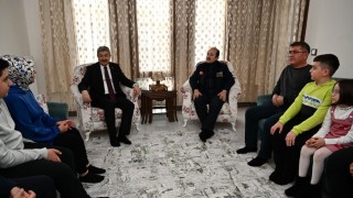 Vali Yılmaz ve AFAD Başkanı, Esnaf ve Depremzedeleri Ziyaret Etti