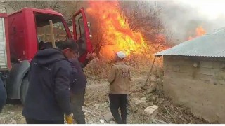 Vanda anız yangını korkuttu