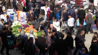 Vanda çarşı ve pazarlarda bayram hareketliliği
