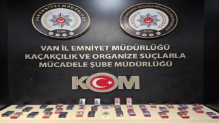 Vanda çok sayıda gümrük kaçağı malzeme ele geçirildi