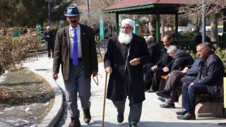 Vanda dondurucu soğuğun ardından vatandaşlar güneşin tadını çıkardı