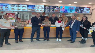 Vanmalldan kadınlara karanfil