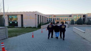 Yakalanmamak için sahte kimlik kullanıp sürekli imaj değiştirdi, jandarmadan kaçamadı
