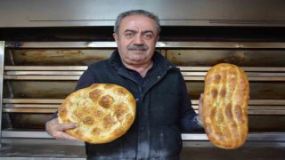 Yarım asırdır Ramazan pidesi yapıyor