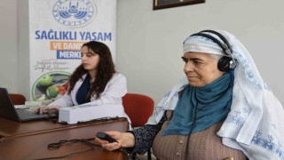 Yaşlılar önce genel sağlık taramasından geçti, ardından müzik ziyafeti yaşadı