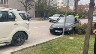 Yayaya yol veren araçla çarpıştı: 1 yaralı