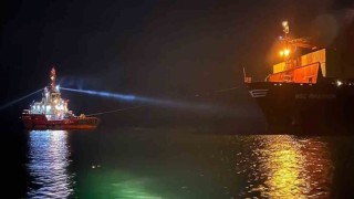 Yeşilköyde karaya oturan kargo gemisi 13 saat sonra kurtarıldı