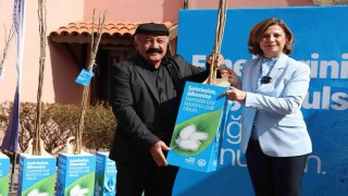 Yılın ilk dut fidanları çiftçilerle buluştu