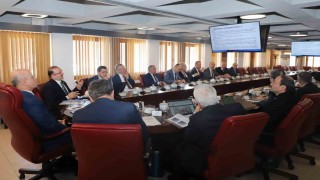 YÖK Başkanı Özvar ile 16 üniversitenin rektörü Atatürk Üniversitesi ev sahipliğinde bir araya geldi