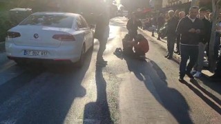 Yola fırlayan genç kız otomobilden kaçamadı