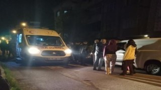 Yolda yürürken araçtan açılan ateş sonucu yaralandı