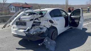 Yozgatta otomobiller kafa kafaya çarpıştı: 3ü ağır 6 yaralı