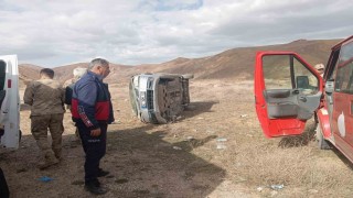 Yüksekova-Van karayolunda trafik kazası: 3 yaralı