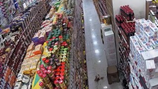 Yüksekovada deprem anı kamerada