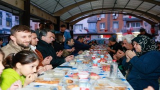Yunusemrede ilk iftar sofrası Karaköyde kuruldu