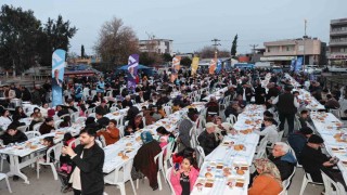 Yüreğir Belediyesi bin kişilik iftar sofrası kurdu