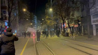 Yürüyüş sonrası olaysız dağılan gruptan ayrılıp trafiği engellediler